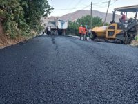 Hakkari Kazandığolu semti ilk defa asfalta kavuştu