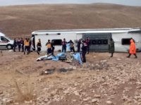 Yolcu otobüs devrildi: 4 ölü, 30 yaralı