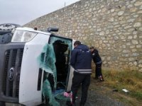 Başkale'de Minibüs kontrolden çıktı: 14 yaralı
