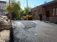 Hakkari belediyesi yama asfalt çalışması başlattı