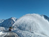 Hakkari'de 74 köyde karla mücadele sürüyor