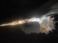 Hakkari'de 7 metreyi geçen kar tünelleri
