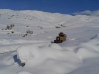 Yüksekova’da karla mücadele sürüyor