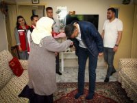 Vali Ali Çelik, Şehit Annelerin ellerinden öptü