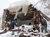 Yüksekova'da bir ev çöktü