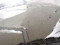 Yüksekova'daki  Nehil deresi taştı