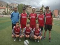Güvener'den bayan futbol takımına destek