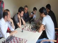 Şemdinli'de ödüllü satranç turnuvası