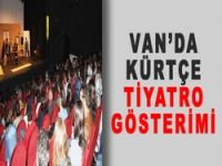 Van'da kürtçe tiyatro gösterimi