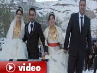 Yüksekova'da kar üstünde çifte düğün