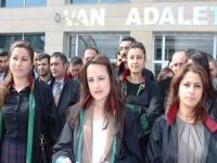 Kadın avukatlardan Özgecan Aslan protestosu