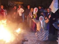 Hakkari'de ilk Newroz ateşi yakıldı