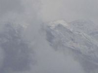 Yüksekova dağlarına yılın ilk karı yağdı