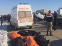 Şemdinli'de feci trafk kazası 1 ölü 14 yaralı