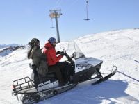 Hakkari'de öğretmenlerin kayak keyfi