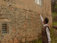 Çukurca'da toprak kayması hasara yol açtı
