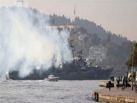 Rus gemisi Boğaz'dan dumanlar içinde geçti!