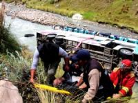 Otobüs nehre uçtu 24 ölü, 32 yaralı