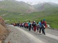 Hakkari'de gençlik ve doğa yürüyüşü başladı