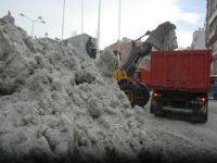 Belediye 100 ton kar temizledi