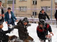 Kar dolayısıyla okullar 1 gün süreyle tatil edildi