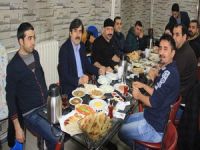 AK Parti’den gazetecilere kahvaltı!