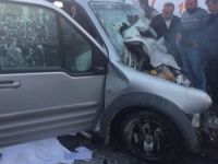 Ticari araç çarpıştı: 4 ölü, 1 yaralı"