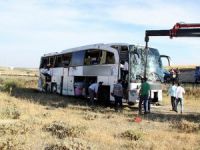Yolcu otobüsü devrildi: 26 yaralı