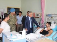 Vali Toprak Şemdinli'de yaralanan polisi ziyaret etti!