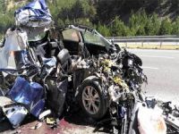 Ankara-İstanbul karayolunda otomobil tıra çarptı: 5 ölü