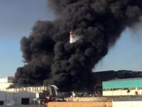 Adana'da boya fabrikasında yangın