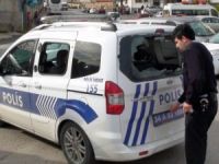 Maltepe'de polis araçlarına taşlı ve sopalı saldırı