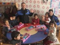 Yüksekova polisi çocukları sevindirdi!