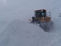Hakkari’de karla mücadele çalışması