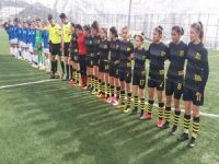 Alkışlar Kadın Futbol Takımına..
