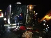 Otobüs devrildi: 3 ölü, 40 yaralı