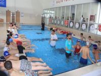 Hakkari’de ilk yarı olimpik yüzme havuzu açıldı