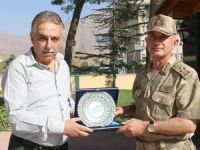Korgeneral Karataş'tan Vali Toprak'a ziyaret