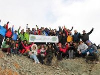 CİSAD dağcıları 3764 metre Karadağa zirve yaptı