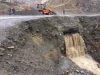 Hakkari-Çukurca karayolunda sel meydana geldi