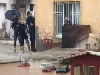 Manisa ve İzmir'i sel vurdu