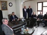 Vali Akbıyık’tan kanaat önderi Pirozbeyoğlu'na ziyaret