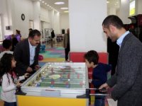 Vali Akbıyık'tan çocuk oyun merkezine ziyaret