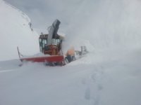Hakkari’de 9 mezrada karla mücadele sürüyor