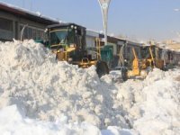 10 yerleşim yerinde karla mücadele sürüyor