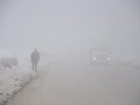 Yüksekova’da yoğun sis göz gözü görmedi