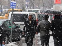 Yüksekova’da kar yağışı etkisini arttırdı