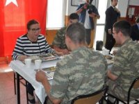 Bakan Pekcan Yüksekova'da askerlerle bir araya geldi
