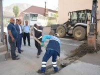 Belediye yol onarım çalışmalarını sürdürüyor