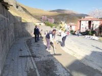 Belediye Karşıyaka TOKİ'DE yol onardı